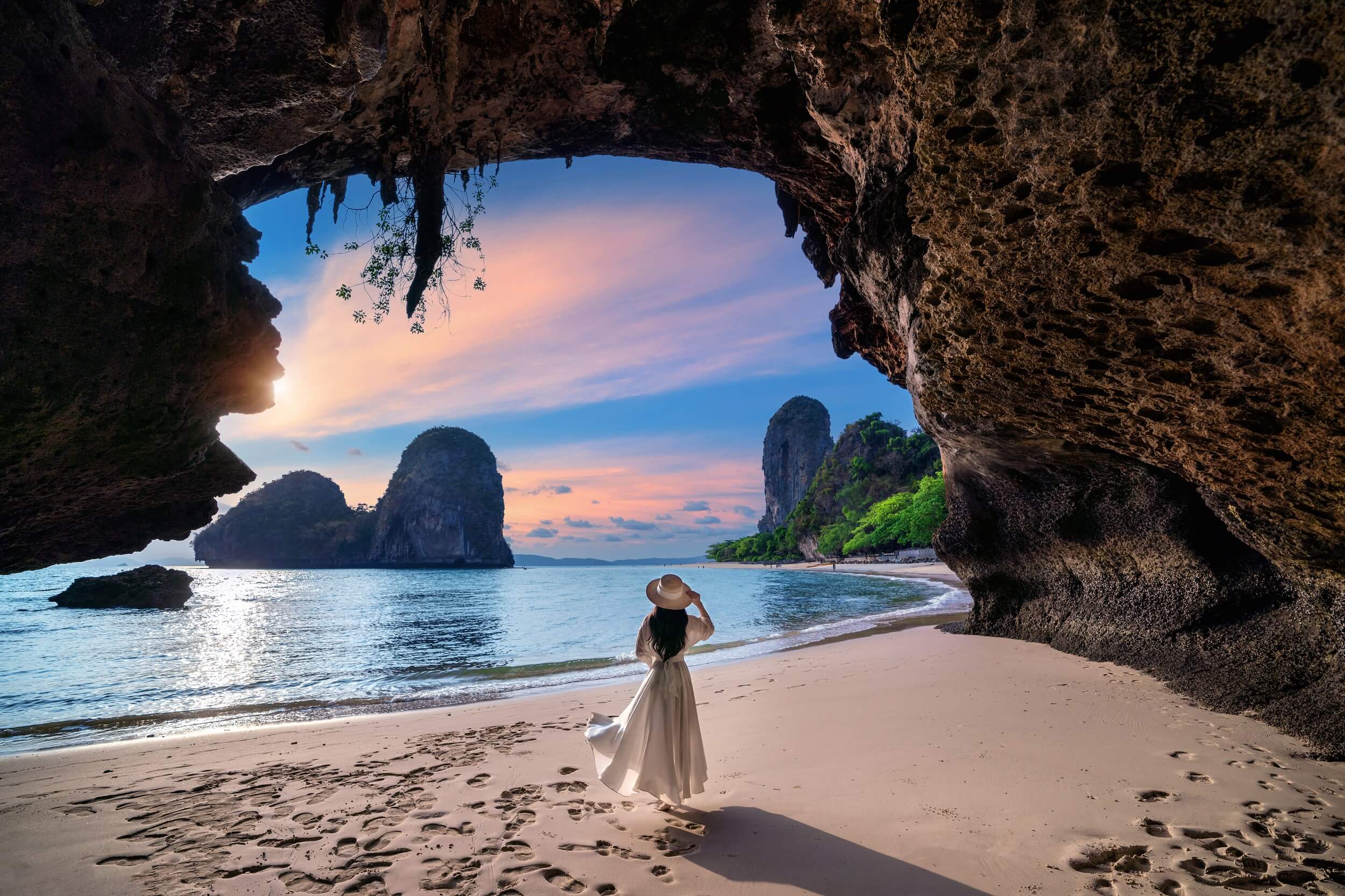 Krabi Tour Package with clear water and long-tail boats
